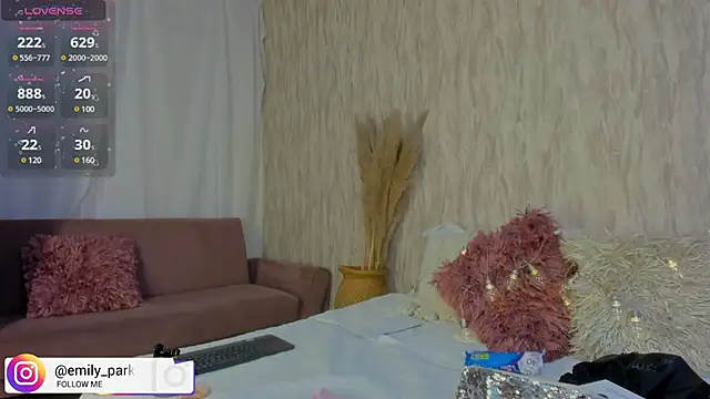 Snapshot of emily_parkerr chatting on 12.14.24 emily parkerr online show from 12.14.24