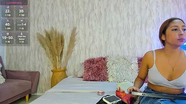 Snapshot of emily_parkerr chatting on 01.07.25 emily parkerr online show from 01.07.25