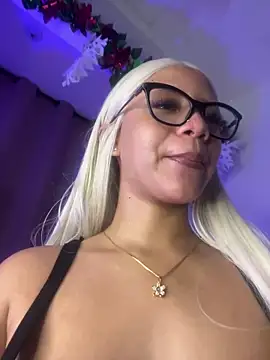 Snapshot of Charlotee_ chatting on 01.05.25 Charlotee  online show from 01.05.25