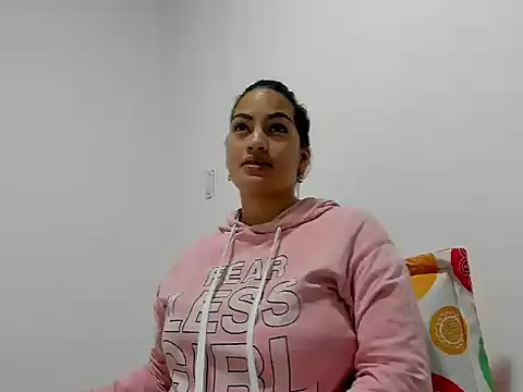 Snapshot of SamanthaBeke chatting on 04.28.26 SamanthaBeke online show from 04.28.26