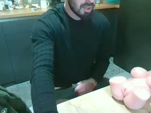 Snapshot of giorgakaci69 chatting on 12.30.24 giorgakaci69 online show from 12.30.24