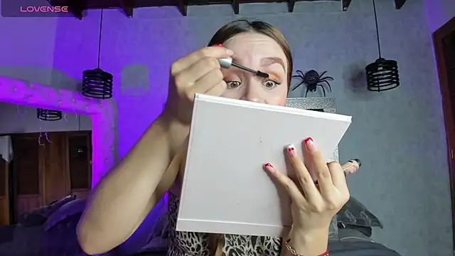 Taiissa  online show from 10.30.25