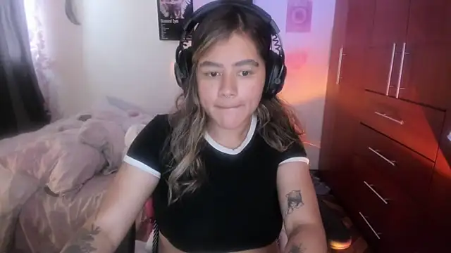 Snapshot of StephaniFox chatting on 03.02.26 StephaniFox online show from 03.02.26