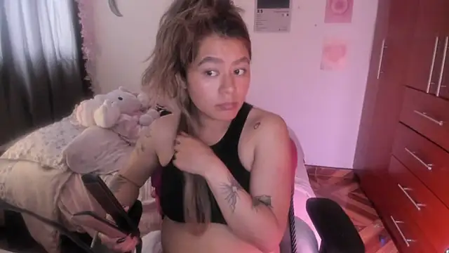 Snapshot of StephaniFox chatting on 03.04.26 StephaniFox online show from 03.04.26