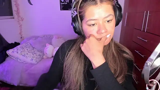 Snapshot of StephaniFox chatting on 03.16.26 StephaniFox online show from 03.16.26