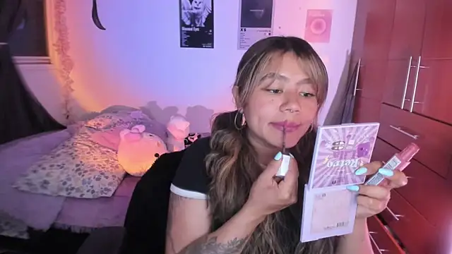 Snapshot of StephaniFox chatting on 03.31.26 StephaniFox online show from 03.31.26