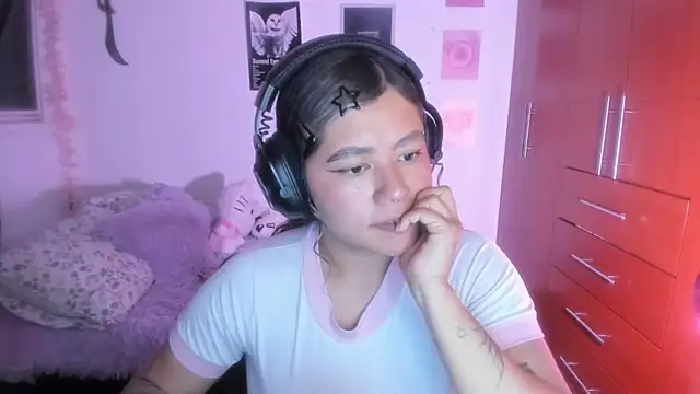 Snapshot of StephaniFox chatting on 04.02.26 StephaniFox online show from 04.02.26