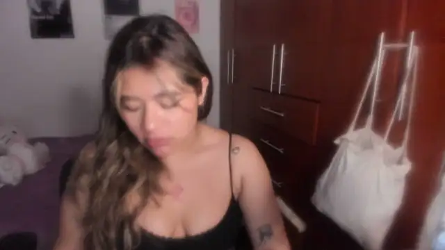 Snapshot of StephaniFox chatting on 04.05.26 StephaniFox online show from 04.05.26