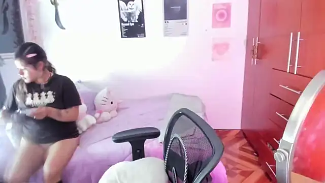 Snapshot of StephaniFox chatting on 04.10.26 StephaniFox online show from 04.10.26