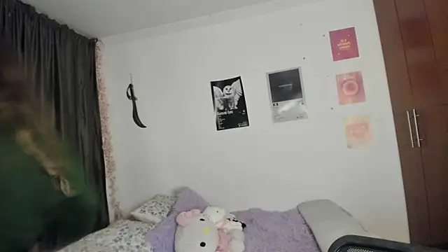 Snapshot of StephaniFox chatting on 04.14.26 StephaniFox online show from 04.14.26