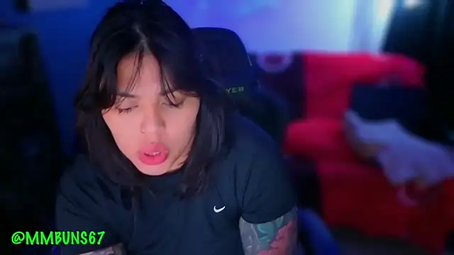 Snapshot of miacanela_xo chatting on 11.19.25 miacanela xo online show from 11.19.25