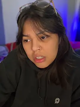 Snapshot of miacanela_xo chatting on 12.15.25 miacanela xo online show from 12.15.25