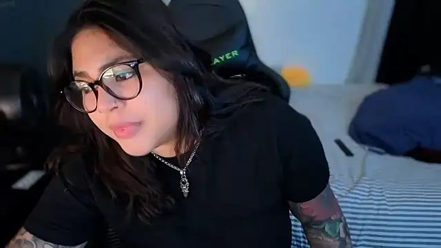 Snapshot of miacanela_xo chatting on 04.22.26 miacanela xo online show from 04.22.26