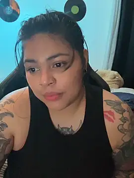 Snapshot of miacanela_xo chatting on 05.17.26 miacanela xo online show from 05.17.26