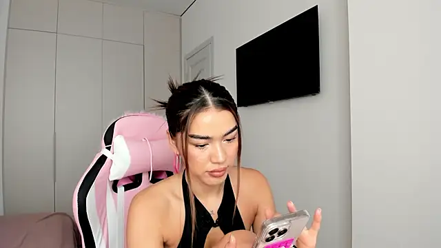 Snapshot of Shineel chatting on 02.09.26 Shineel online show from 02.09.26