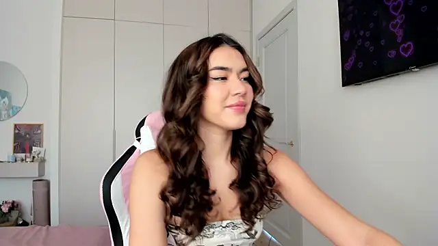 Snapshot of Shineel chatting on 02.20.26 Shineel online show from 02.20.26