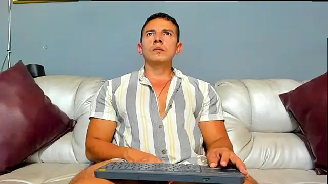 Snapshot of derekk_frostt chatting on 06.22.26 derekk frostt online show from 06.22.26