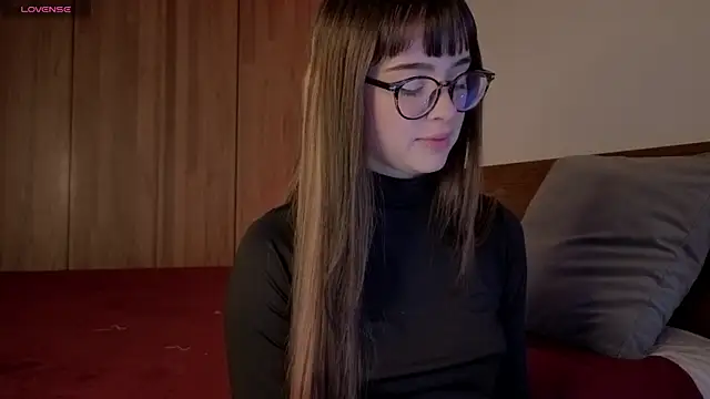 Snapshot of Roxxy_mora chatting on 06.03.26 Roxxy mora online show from 06.03.26