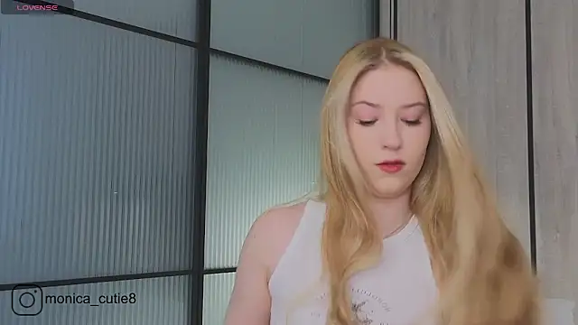 Monikacutie online show from 02.27.25