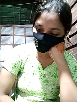 Snapshot of Aruyeshi- chatting on 10.13.25 Aruyeshi- online show from 10.13.25