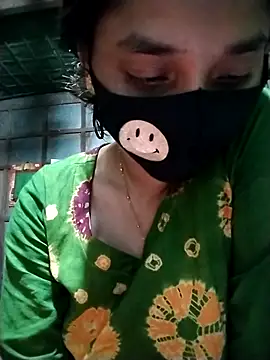 Snapshot of Aruyeshi- chatting on 10.27.25 Aruyeshi- online show from 10.27.25