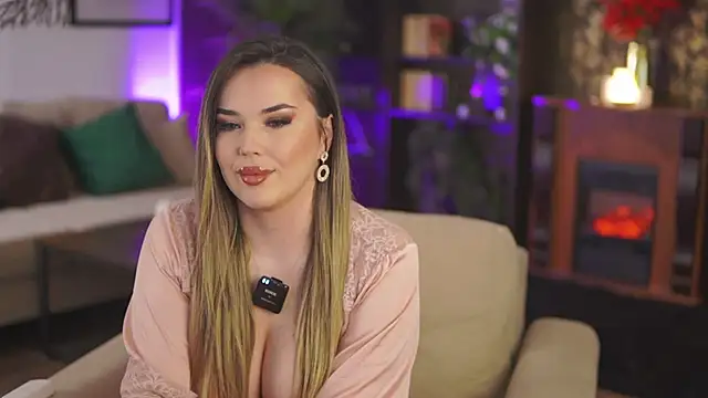 EvaSunderland online show from 03.15.25