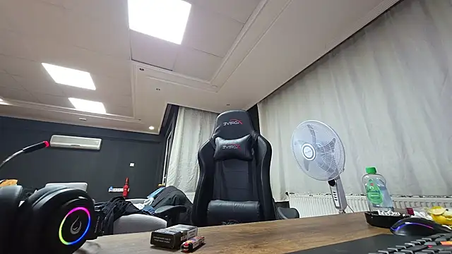 Snapshot of istebenboylebiradamim chatting on 10.22.25 istebenboylebiradamim online show from 10.22.25