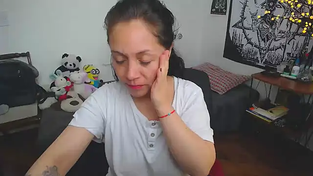 Snapshot of lili_peach chatting on 09.19.25 lili peach online show from 09.19.25