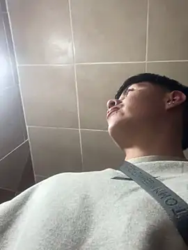 Snapshot of Muak_ chatting on 12.26.24 Muak online show from 12.26.24