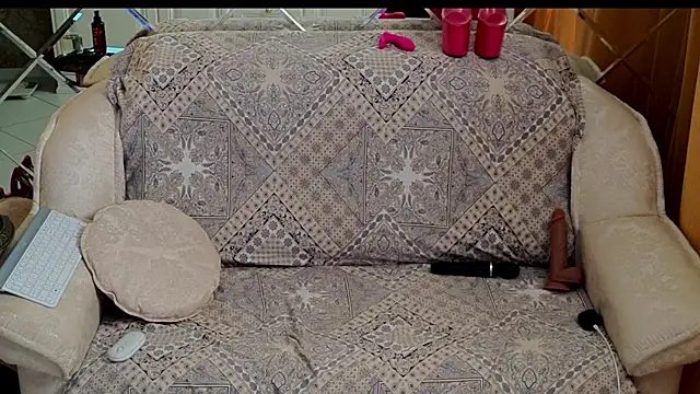 Snapshot of BEST-1 chatting on 02.19.26 BEST-1 online show from 02.19.26