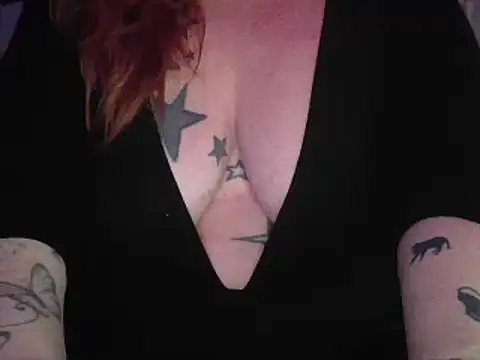 Snapshot of LynnLa chatting on 02.24.25 LynnLa online show from 02.24.25