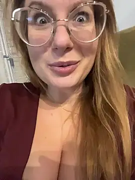 Snapshot of Vanilladreams chatting on 12.14.25 Vanilladreams online show from 12.14.25