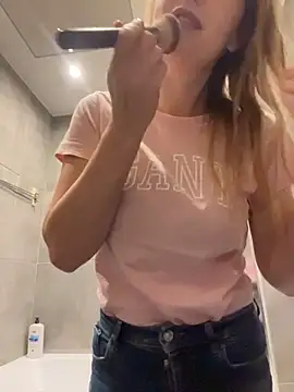 Snapshot of Vanilladreams chatting on 02.03.26 Vanilladreams online show from 02.03.26