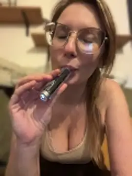 Snapshot of Vanilladreams chatting on 04.12.26 Vanilladreams online show from 04.12.26