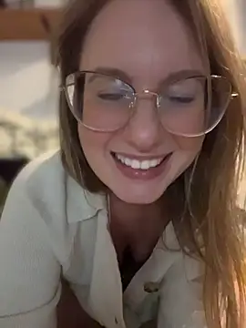 Snapshot of Vanilladreams chatting on 04.13.26 Vanilladreams online show from 04.13.26