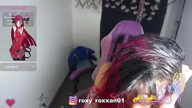 Snapshot of roxy_roxxan chatting on 03.19.26 roxy roxxan online show from 03.19.26