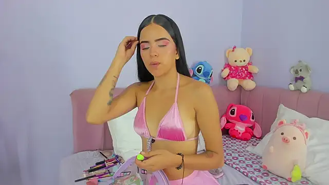 Snapshot of emilyclay_1 chatting on 12.02.24 emilyclay 1 online show from 12.02.24