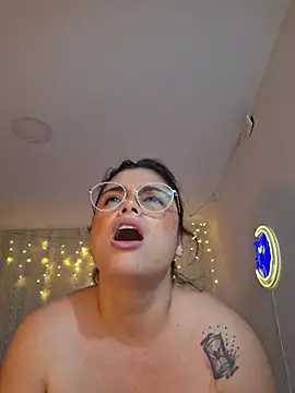 Snapshot of Juliietha_servas chatting on 05.19.26 Juliietha servas online show from 05.19.26