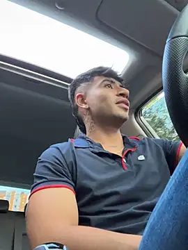 Snapshot of tom_thick chatting on 10.18.25 tom thick online show from 10.18.25