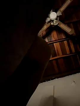 Snapshot of tom_thick chatting on 10.28.25 tom thick online show from 10.28.25