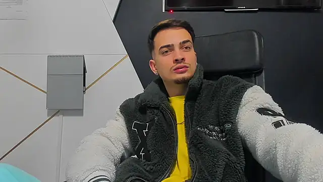 Snapshot of BrandonTate chatting on 01.18.26 BrandonTate online show from 01.18.26