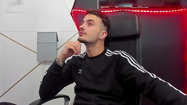 Snapshot of BrandonTate chatting on 02.18.26 BrandonTate online show from 02.18.26