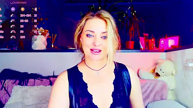 Snapshot of _JuliaSpace_ chatting on 06.27.26 JuliaSpace online show from 06.27.26
