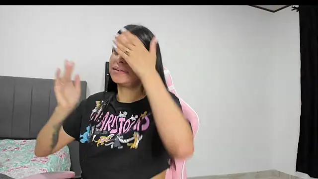 Snapshot of _elektrah chatting on 02.16.25  elektrah online show from 02.16.25