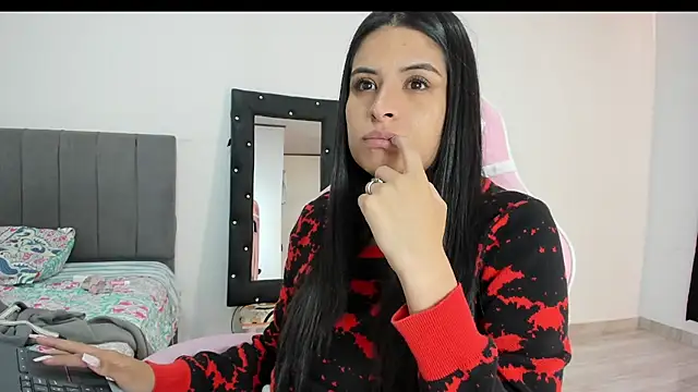 Snapshot of _elektrah chatting on 02.19.25  elektrah online show from 02.19.25