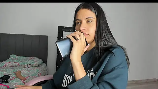 Snapshot of _elektrah chatting on 02.27.25  elektrah online show from 02.27.25