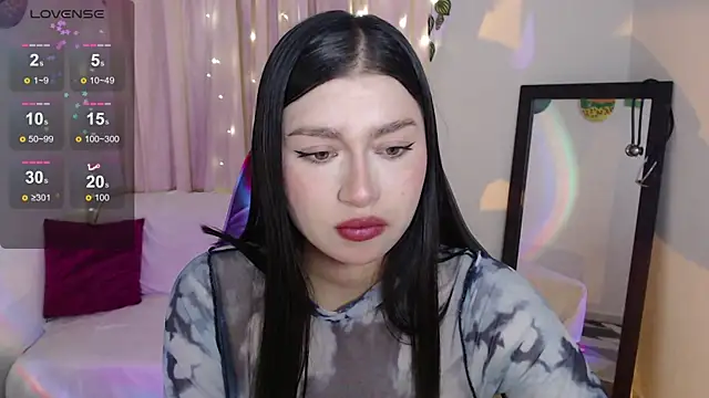 Snapshot of mily_thomson_b_ chatting on 06.12.26 mily thomson b online show from 06.12.26