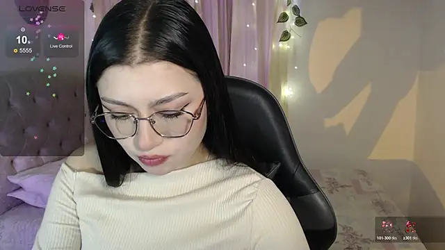 Snapshot of mily_thomson_b_ chatting on 07.12.26 mily thomson b online show from 07.12.26