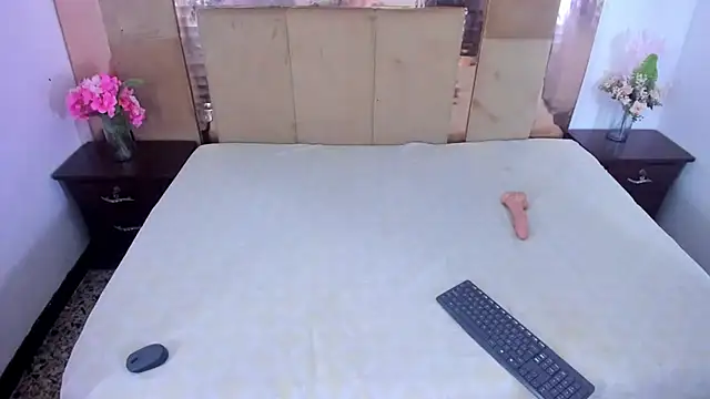 LizBrook online show from 03.02.25