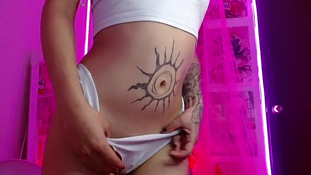 Snapshot of Kind_Scarlett chatting on 09.17.25 Kind Scarlett online show from 09.17.25